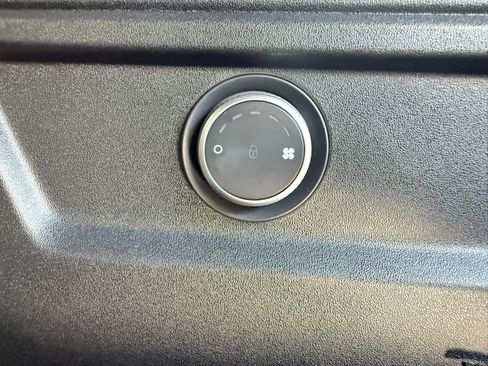 Used 2023 Land Rover Defender 110 AWD/4WD image 52