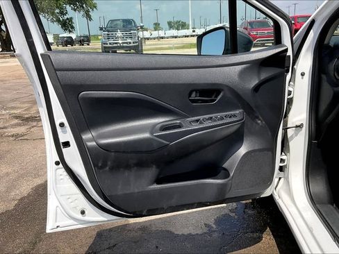 Used 2023 Nissan Versa S FWD image 17