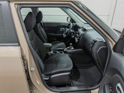 Used 2014 Kia Soul FWD image 19