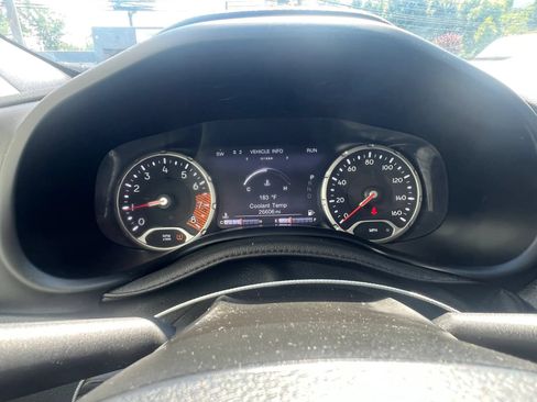 Used 2022 Jeep Renegade Latitude AWD/4WD image 17