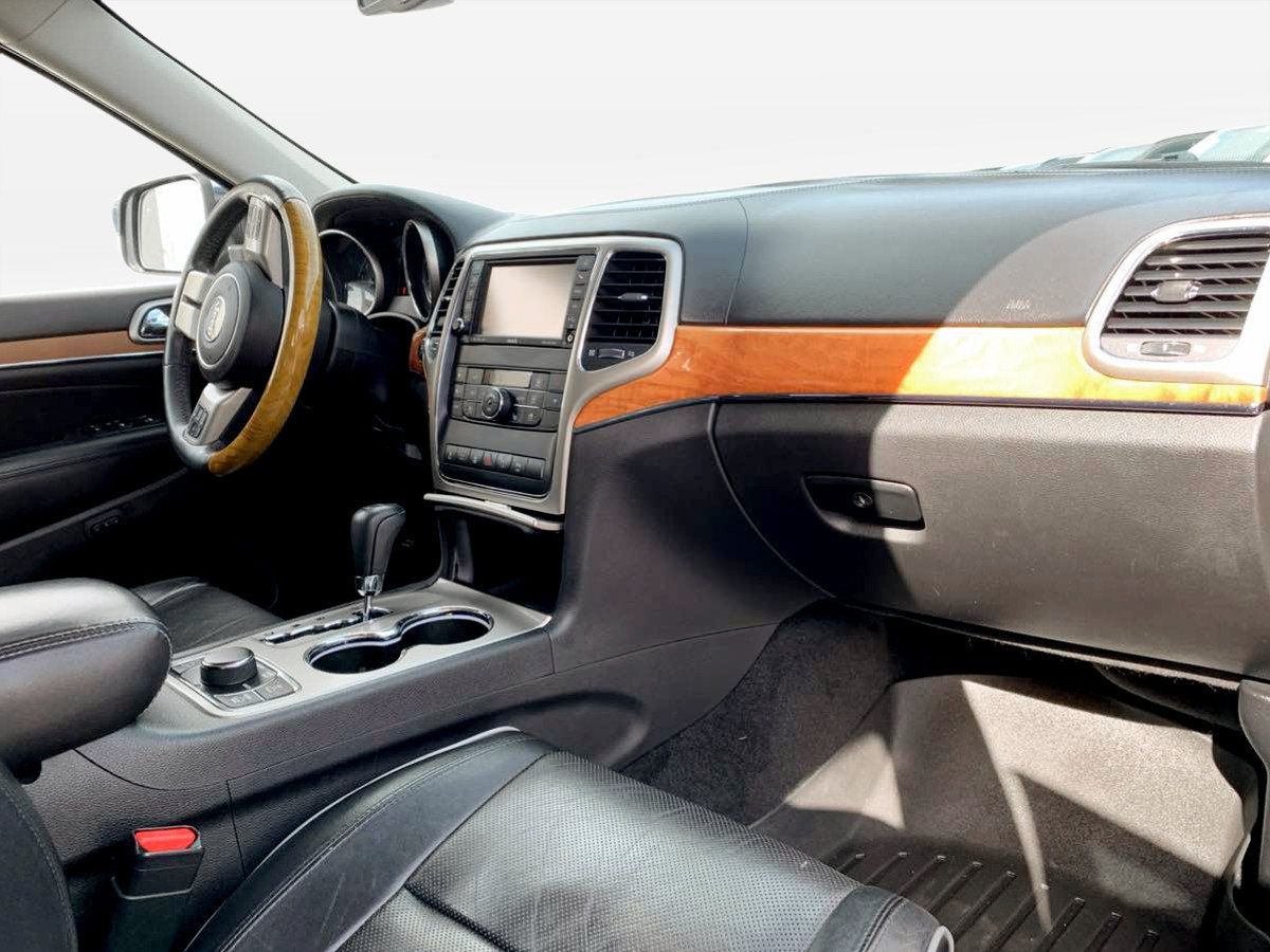 Used 2013 Jeep Grand Cherokee Overland w/ Advance Technology Group AWD/4WD image 20