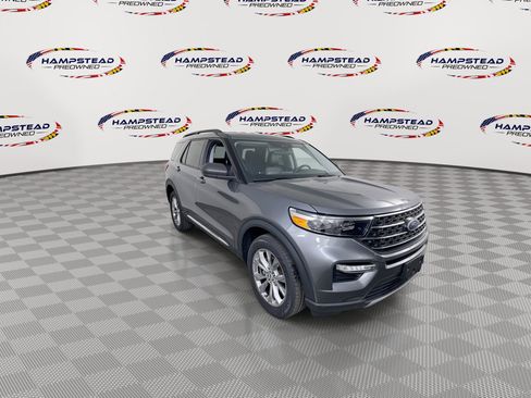 Used 2022 Ford Explorer XLT w/ Equipment Group 202A AWD/4WD image 2