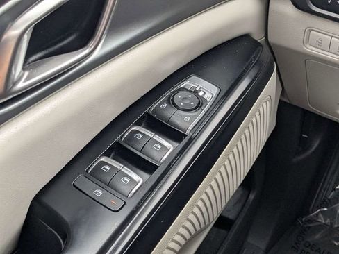 Used 2023 Kia Carnival LX FWD image 21