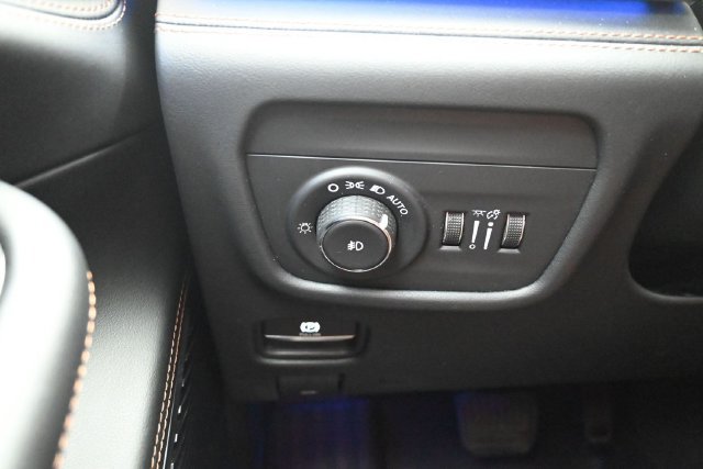 Used 2022 Jeep Grand Cherokee Summit AWD/4WD image 13