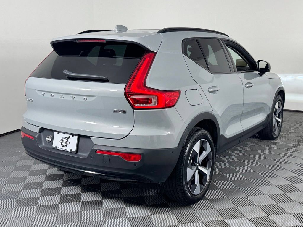 Certified 2026 Volvo XC40 B5 Plus AWD/4WD image 6