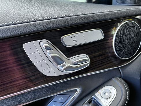 Used 2020 Mercedes-Benz C 300 Sedan image 23