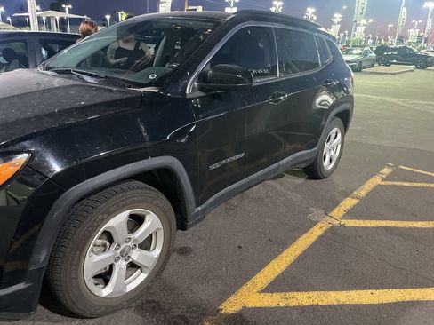 Used 2021 Jeep Compass Latitude w/ Sun and Sound Group FWD image 2