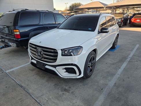 Used 2024 Mercedes-Benz GLS 450 4MATIC image 2