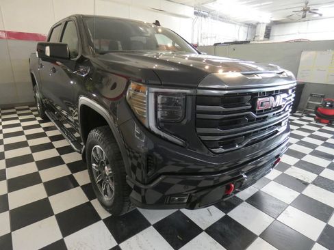 Used 2024 GMC Sierra 1500 AT4 w/ AT4 Preferred Package image 3