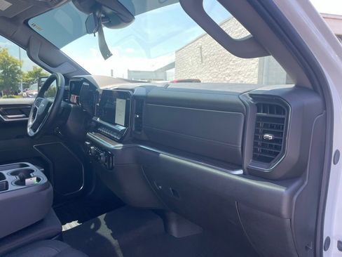 Used 2025 Chevrolet Silverado 1500 LT AWD/4WD image 28