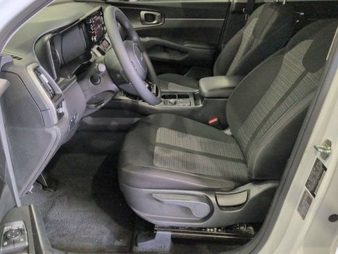 Used 2022 Kia Sorento LX FWD image 8