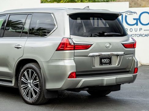 Used 2021 Lexus LX 570 4WD w/ Luxury Package image 10