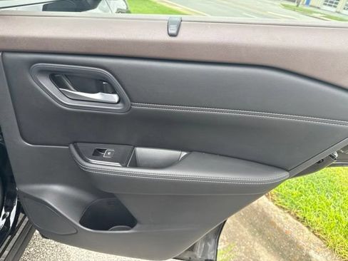 Used 2023 Nissan Rogue SL w/ SL Premium Package FWD image 21