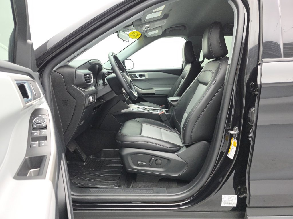 Used 2022 Ford Explorer XLT w/ Equipment Group 202A AWD/4WD image 13