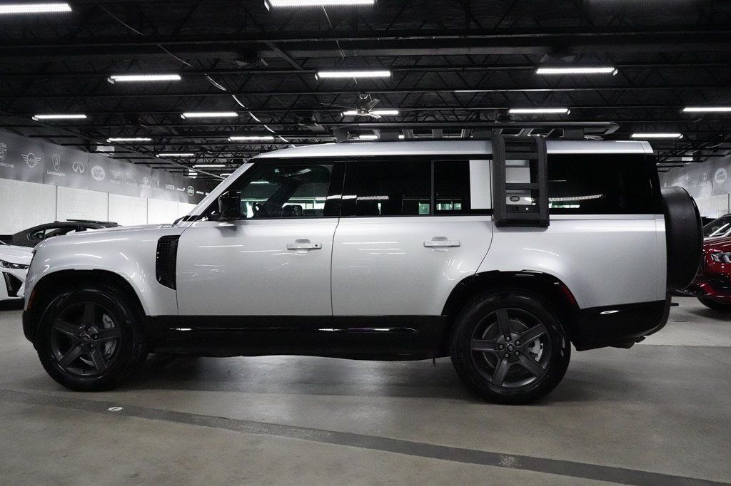 Used 2023 Land Rover Defender 130 X-Dynamic SE AWD/4WD image 2