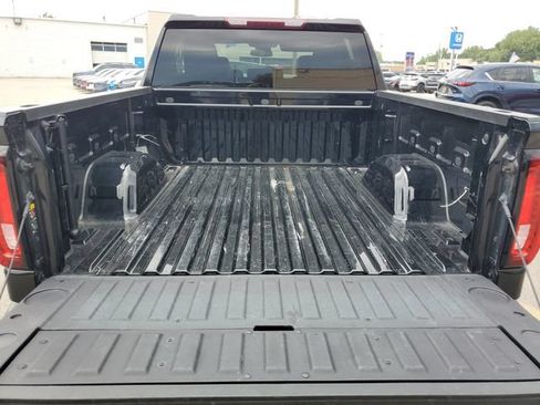 Used 2025 GMC Sierra 1500 SLT AWD/4WD image 30