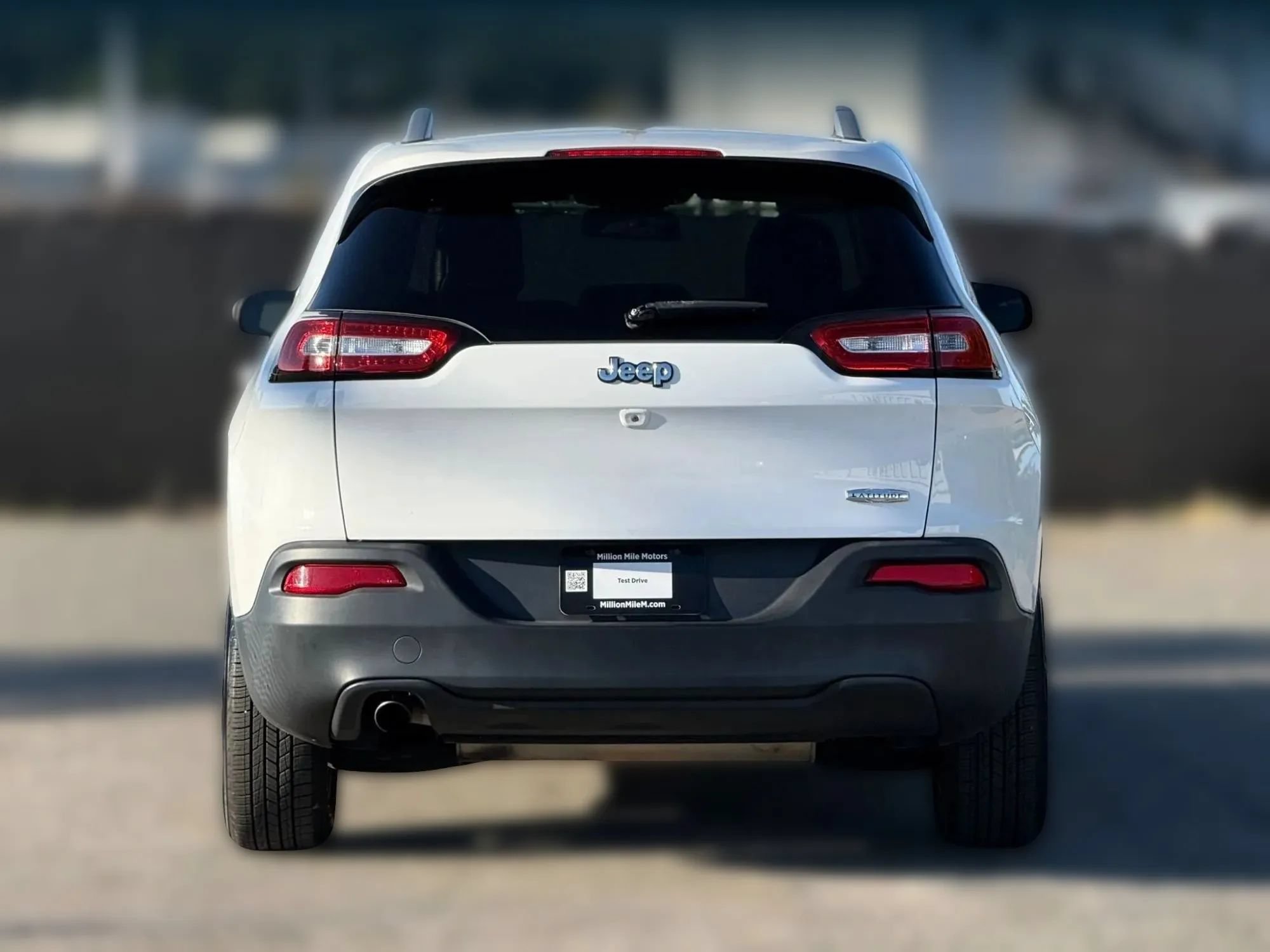 Used 2018 Jeep Cherokee Latitude Plus FWD image 4