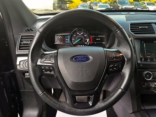 Used 2018 Ford Explorer XLT w/ XLT Appearance Package AWD/4WD image 21