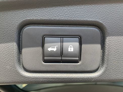 Used 2024 Nissan Pathfinder Platinum FWD image 8