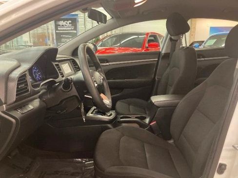Used 2019 Hyundai Elantra SE w/ Cargo Package FWD image 10