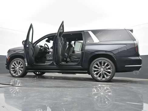 New 2026 Cadillac Escalade ESV Luxury w/ LPO, Radiant Package AWD/4WD image 67