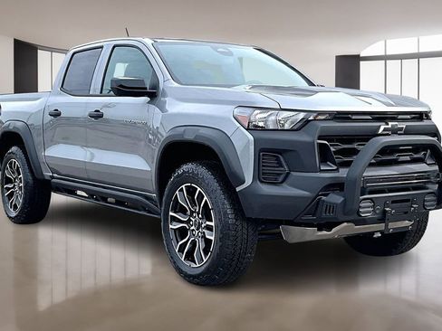 New 2026 Chevrolet Colorado Trail Boss w/ Off-Road Front Bumper Package AWD/4WD image 2