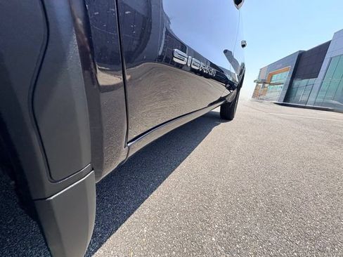 Used 2025 GMC Sierra 1500 SLT AWD/4WD image 15