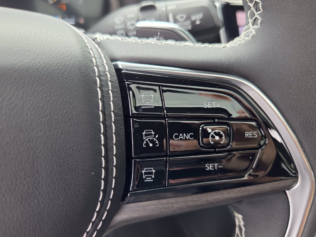 Used 2023 Jeep Grand Cherokee Overland AWD/4WD image 22