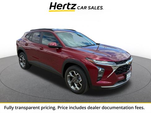 Used 2025 Chevrolet Trax LT FWD image 1