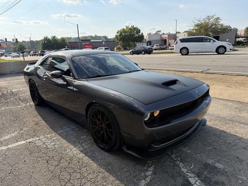 Used 2016 Dodge Challenger SRT w/ Technology Group RWD image 5