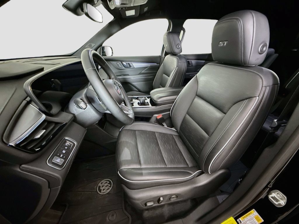 Used 2025 Buick Enclave Sport Touring w/ Power Package FWD image 21