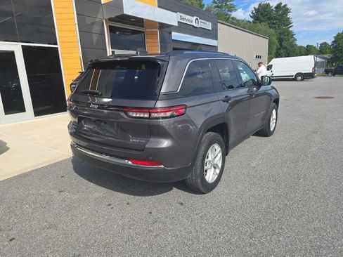 Used 2023 Jeep Grand Cherokee Laredo X AWD/4WD image 6