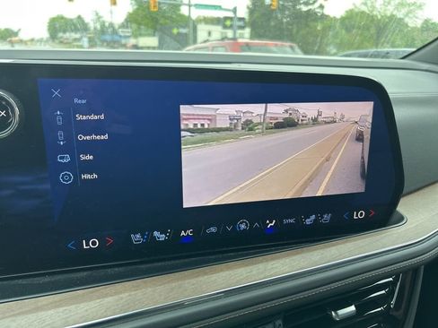 Used 2025 Chevrolet Suburban High Country AWD/4WD image 19