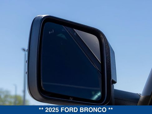 Used 2025 Ford Bronco Badlands AWD/4WD image 14