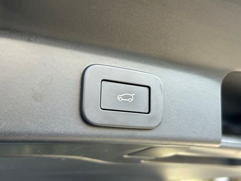 Used 2025 Jaguar F-PACE R-Dynamic S image 42