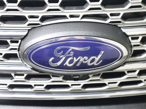 Used 2023 Ford Explorer Limited image 19