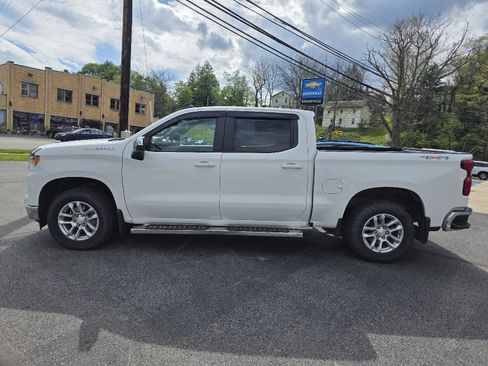 Used 2022 Chevrolet Silverado 1500 LT w/ Protection Package AWD/4WD image 4