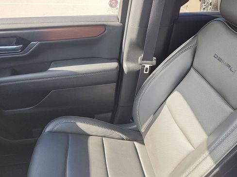 Used 2025 GMC Yukon Denali AWD/4WD image 16