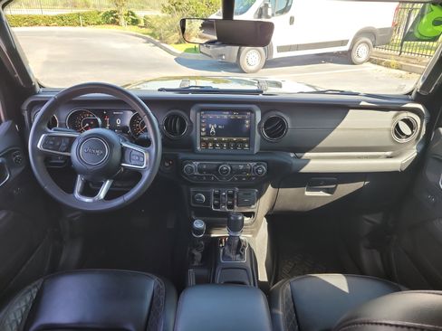 Used 2023 Jeep Gladiator Overland image 13