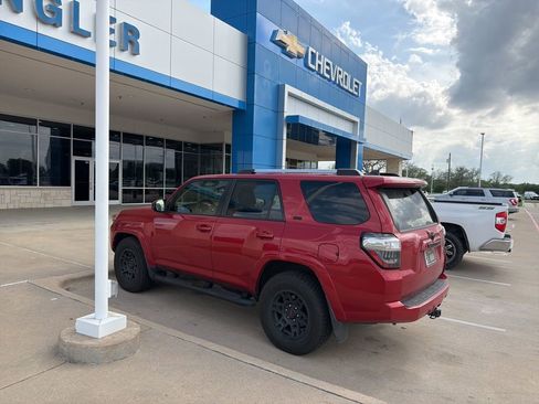 Used 2022 Toyota 4Runner SR5 RWD image 4