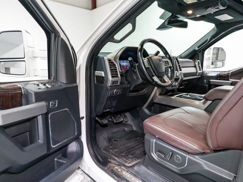 Used 2017 Ford F350 Platinum w/ Platinum Ultimate Package image 19