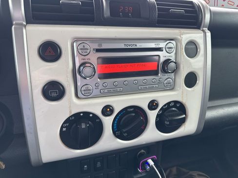 Used 2012 Toyota FJ Cruiser 2WD w/ Convenience Pkg image 3