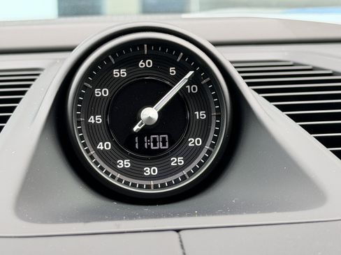 New 2026 Porsche Macan Electric image 28