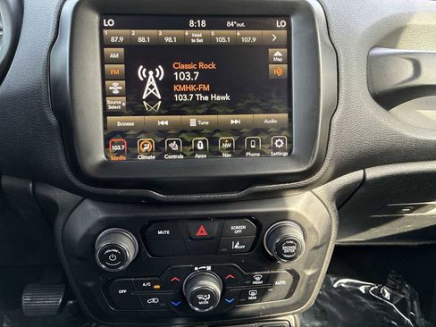 Certified 2022 Jeep Renegade Altitude w/ Convenience Group AWD/4WD image 12