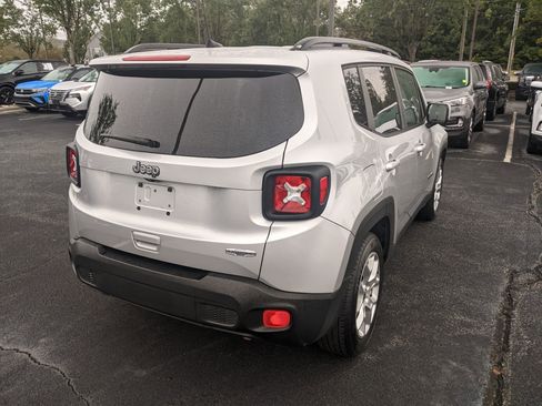 Used 2018 Jeep Renegade Latitude image 9