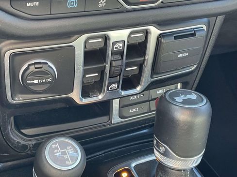 Used 2024 Jeep Wrangler High Altitude image 25