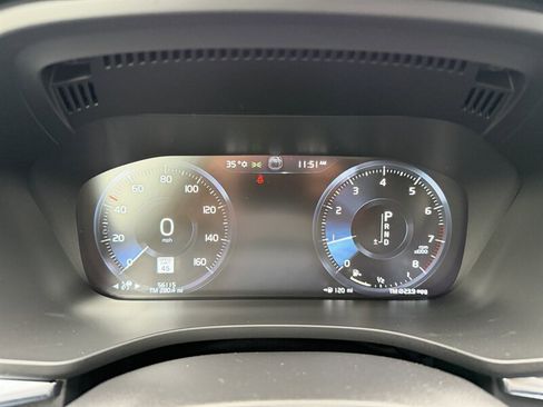 Used 2020 Volvo XC60 T5 Momentum image 31