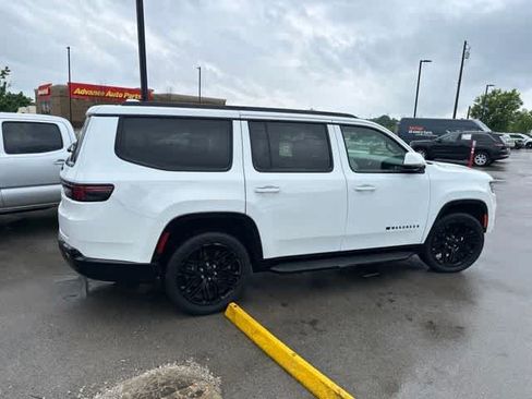 Used 2022 Jeep Wagoneer Series II AWD/4WD image 14