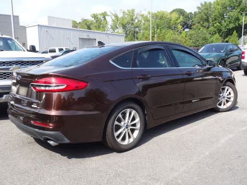 Used 2019 Ford Fusion SE FWD image 5