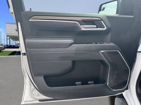 Used 2025 Chevrolet Silverado 1500 LT AWD/4WD image 17